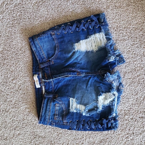 Side lace up jean shorts - Picture 1 of 5